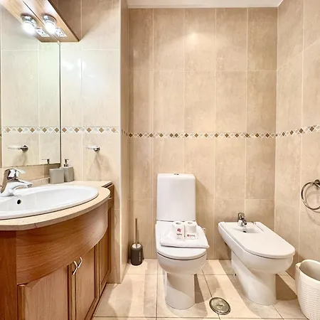 Portimao Riverview 2 With Pool By Homing