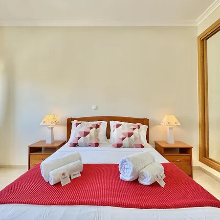 Portimao Riverview 2 With Pool By Homing 아파트 프라이아 다 로차