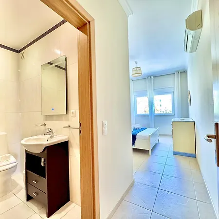 Portimao Riverview 2 With Pool By Homing 아파트 프라이아 다 로차