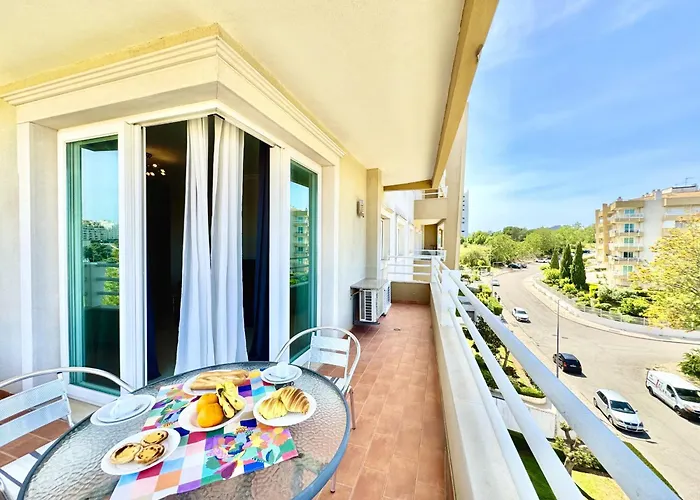 Portimao Riverview 2 With Pool By Homing Appartement Praia da Rocha