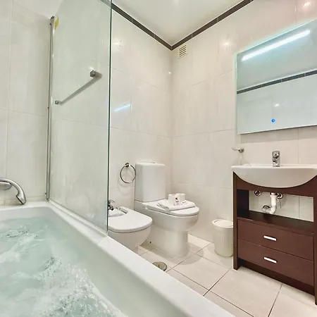 Апартаменты Portimao Riverview 2 With Pool By Homing Прайя-да-Роча